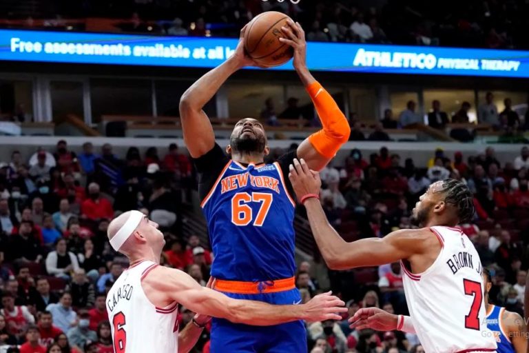 Knicks HC Tom Thibodeau discusses why Julius Randle went cold against Raptors